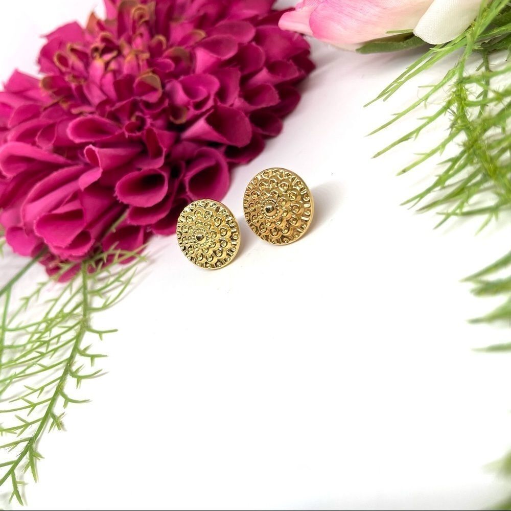 VINTAGE⚜️ORNATE Golden Medallion Button Stud Earrings - Picture 3 of 8